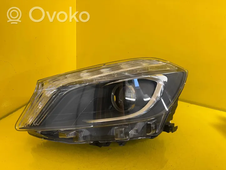 Mercedes-Benz A W176 Lampa przednia A1768202761KZ