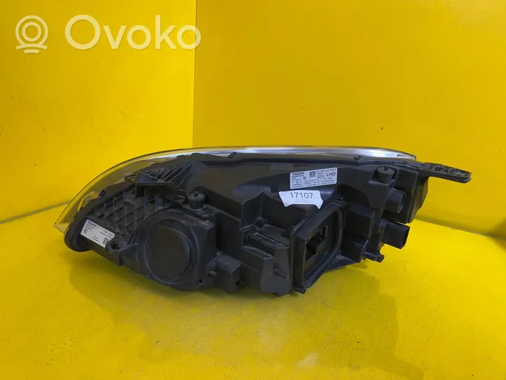 Volvo V40 Cross country Lampa przednia 32228480