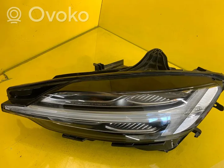 Volvo S60 Передняя фара 32228866