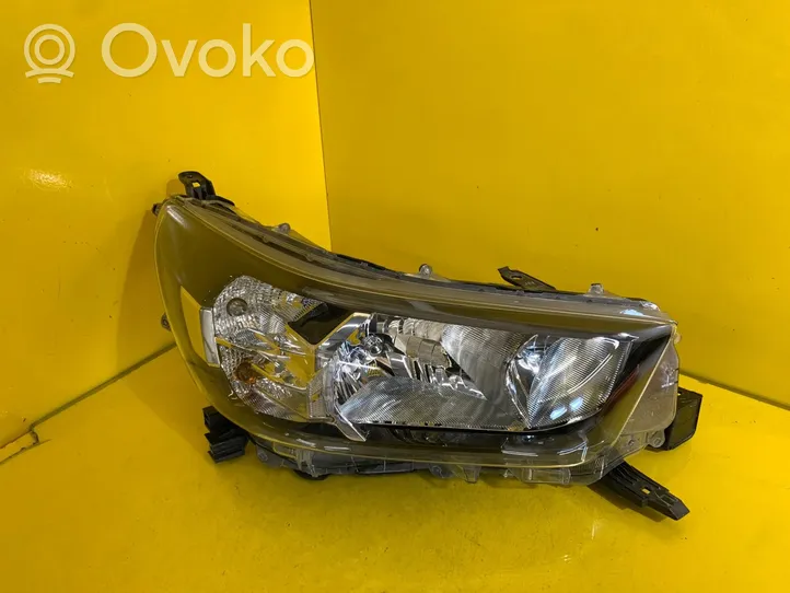 Toyota Hilux VIII Phare frontale 923364040