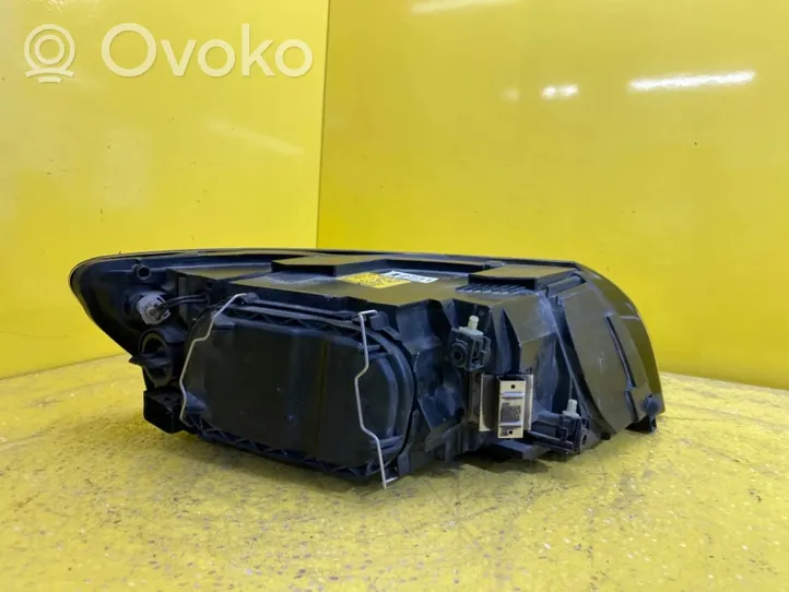 Volvo V40 Lampa przednia 2731