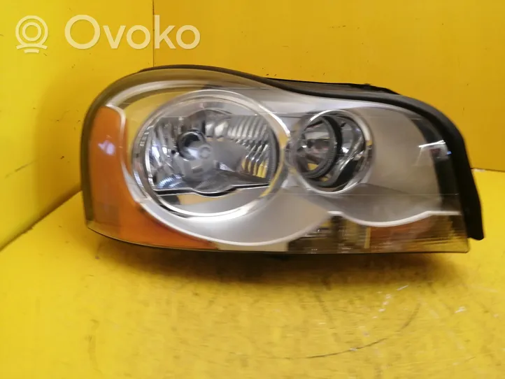 Volvo XC90 Lampa przednia 370