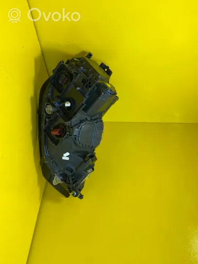 Volkswagen Golf Sportsvan Lampa przednia 517941033