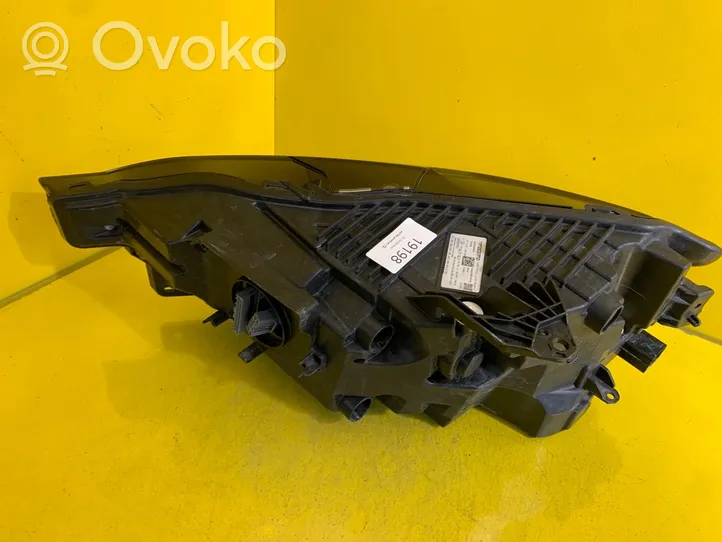 Volvo XC60 Lampa przednia 32342507