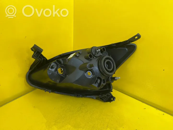 Toyota Aygo AB10 Lampa przednia 20-A761