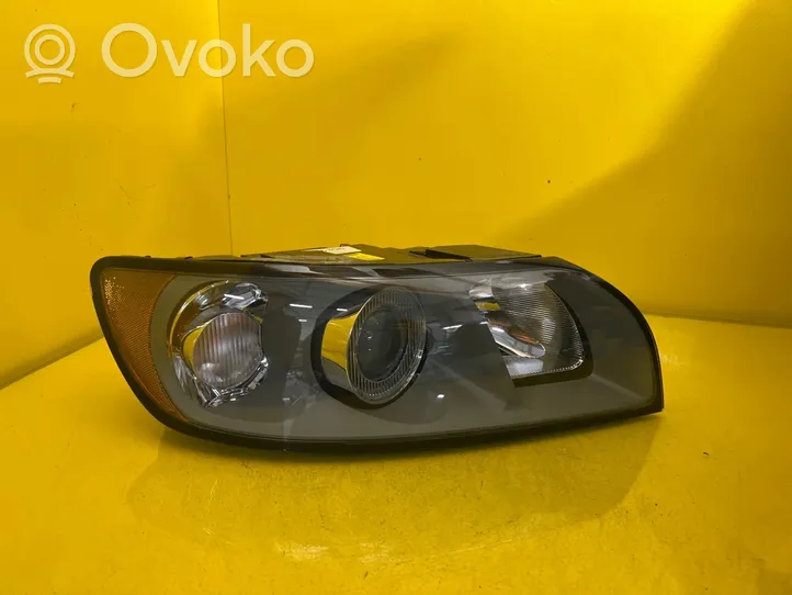 Volvo V50 Lampa przednia 30698886