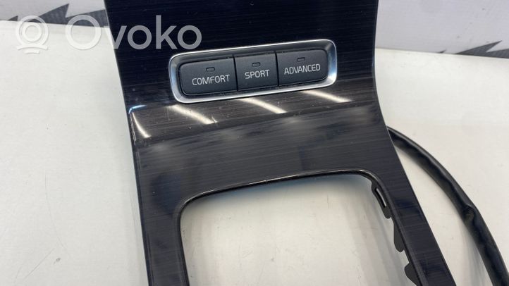 Volvo V70 Rivestimento in plastica cornice della leva del cambio 30724234