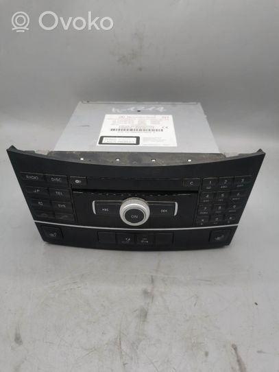 Mercedes-Benz E W212 Radio/CD/DVD/GPS-pääyksikkö A2129060301