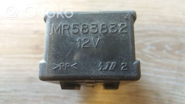 Mitsubishi Pajero Moduł / Sterownik lusterek bocznych MR583832