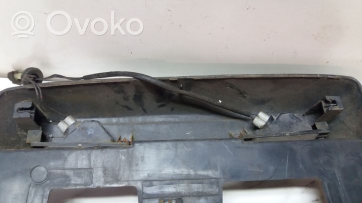 Mitsubishi Pajero Ramka przedniej tablicy rejestracyjnej MR416417