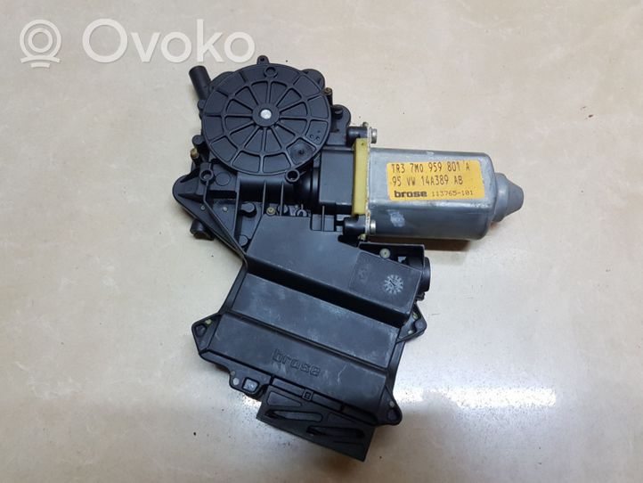 Volkswagen Sharan Front door window regulator motor 113765101