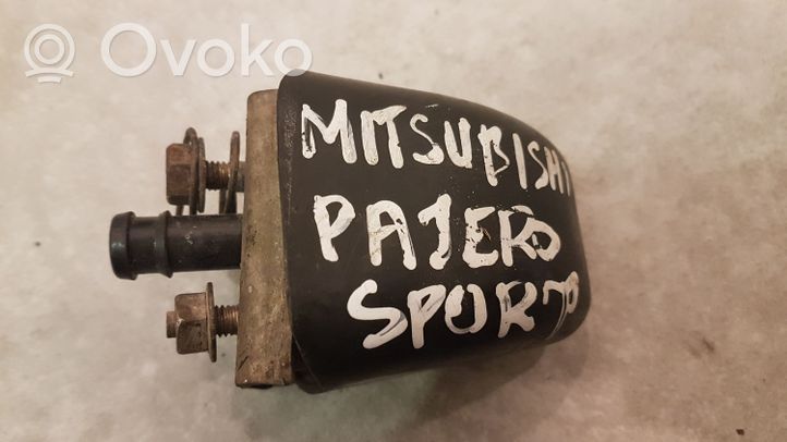 Mitsubishi Pajero Sport I Dysza spryskiwacza lampy przedniej 