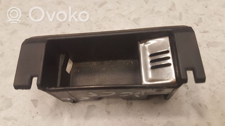 Audi A6 S6 C5 4B Takaoven tuhkakuppi 4B0857406