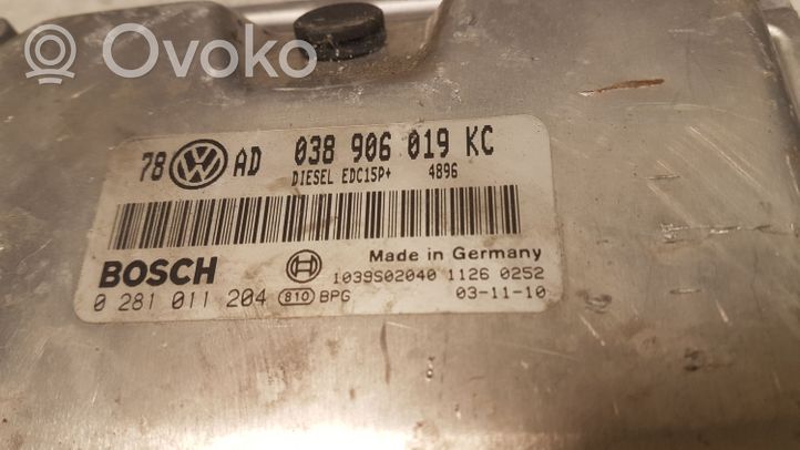 Volkswagen PASSAT B5.5 Calculateur moteur ECU 0281011204