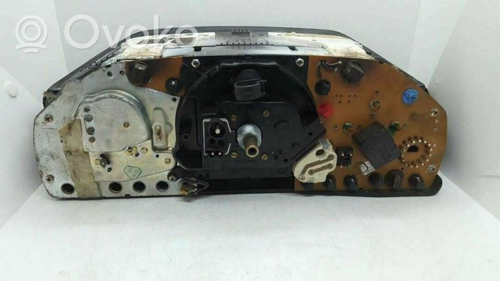 Mercedes-Benz E W124 Tachimetro (quadro strumenti) 110902150020