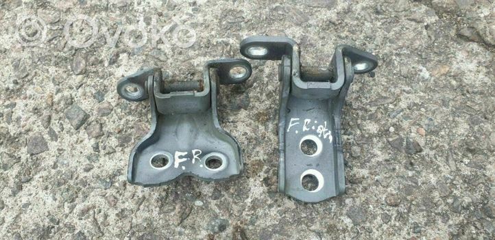 Toyota Avensis T250 Set di cerniere portiera anteriore 