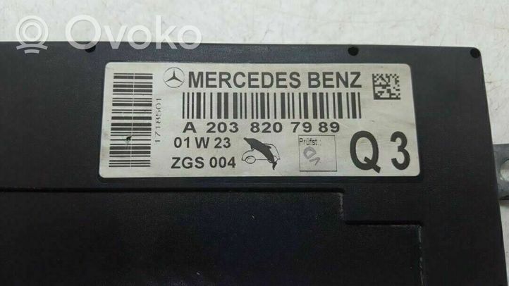 Mercedes-Benz C W203 Antenos stiprintuvas A2038207989
