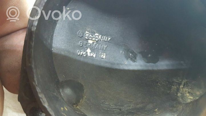 Audi 100 S4 C4 Termostat / Obudowa termostatu 074121121B