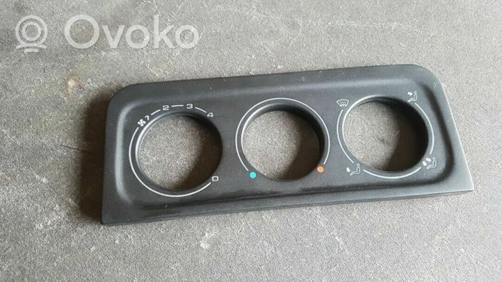 Volkswagen Golf III Console centrale, commande chauffage/clim 1H6819075