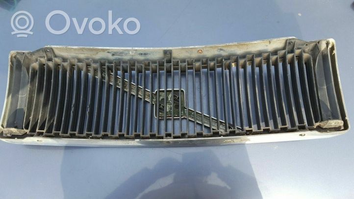 Volvo 440 Grille calandre supérieure de pare-chocs avant 906903