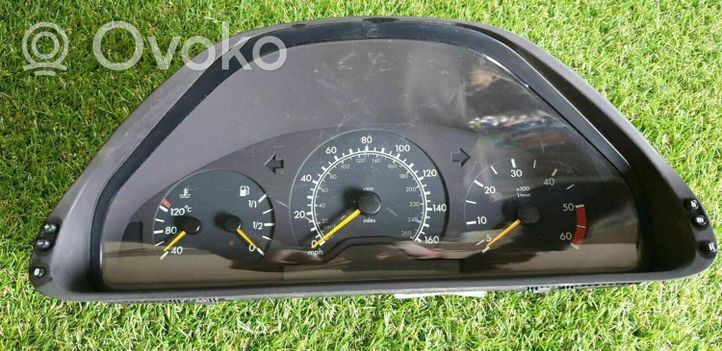 Mercedes-Benz E W210 Compteur de vitesse tableau de bord 2105403448