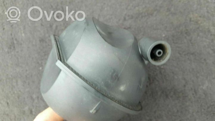 Audi 80 90 B2 Vacuum air tank 7M0129808