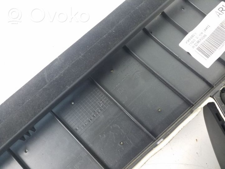 Chevrolet Captiva Takaoven verhoilu P96860736