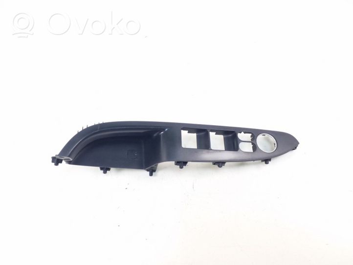 Hyundai i30 Rivestimento pulsantiera finestrino della portiera anteriore 935722R910