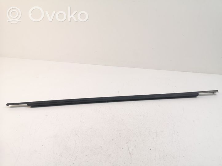 Opel Zafira B Front door glass trim molding 