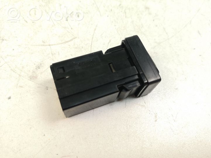 Toyota Avensis T270 Câble adaptateur AUX FA134334