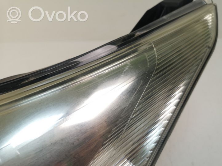 Toyota Avensis T270 Headlight/headlamp 