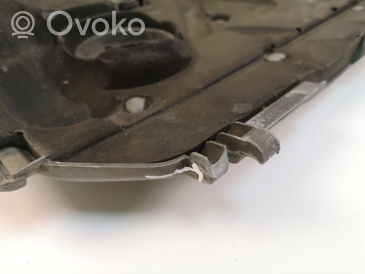 Volvo V70 Variklio dangtis (apdaila) 5927377