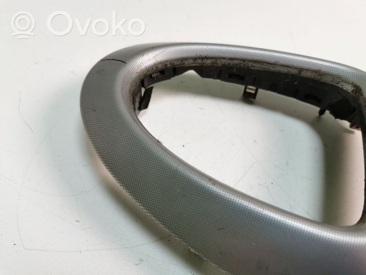 Nissan Qashqai Vaihteenvalitsimen kehys verhoilu muovia P13717A77000