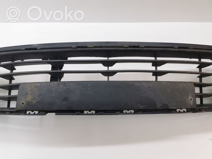 Renault Clio IV Kratka dolna zderzaka przedniego 622542958R