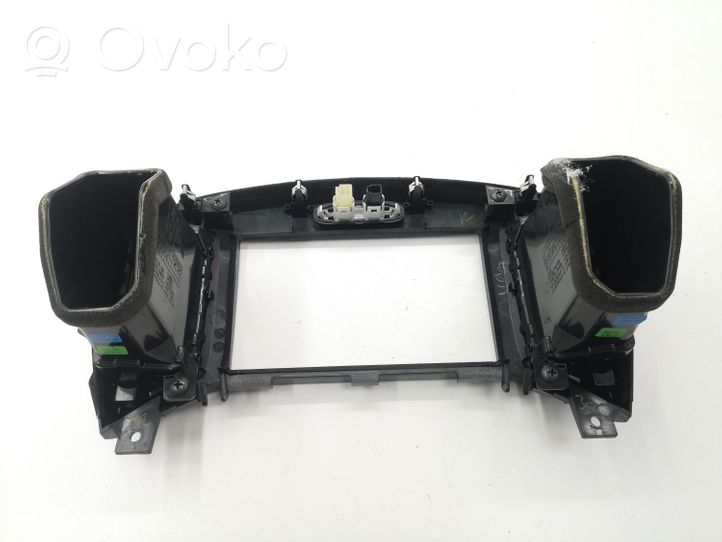 Nissan Juke I F15 Griglia di ventilazione centrale cruscotto 687501KEOA