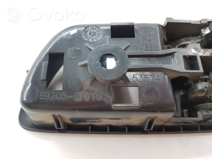 Toyota Corolla Verso AR10 Maniglia interna per portiera posteriore 692050F010