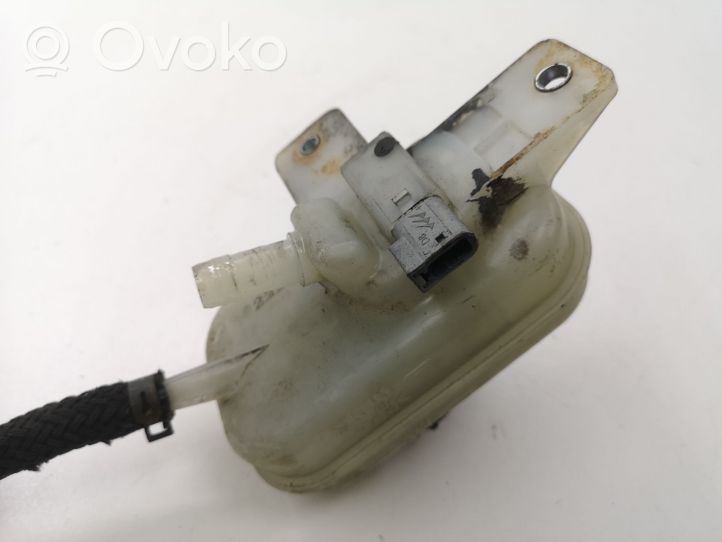 Chevrolet Trax Brake fluid reservoir 