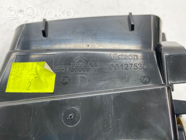 Citroen DS4 Šoninės oro grotelės 9676606977