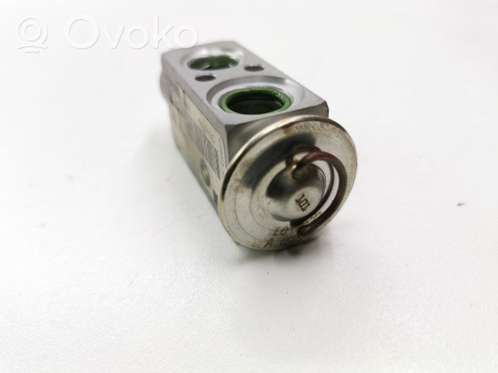 BMW 5 E39 Air conditioning (A/C) expansion valve 8371459