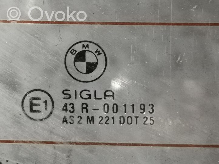 BMW 5 E39 Aizmugurējais stikls 43R001193