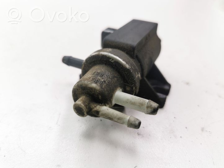 Volkswagen PASSAT B5 Electrovanne Soupape de Sûreté / Dépression 1H0906627