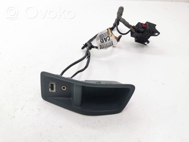 Ford C-MAX II Connettore plug in USB JCI2105971