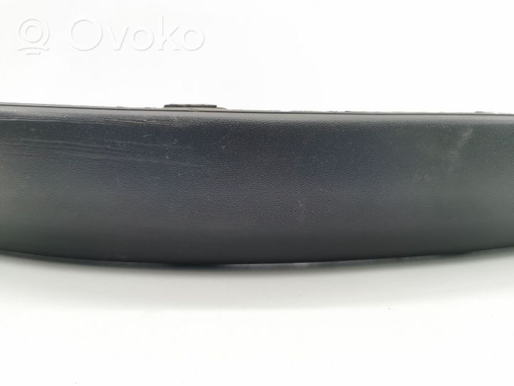 Volkswagen PASSAT B5 Apdailinė priekinio bamperio juosta 3B0807717