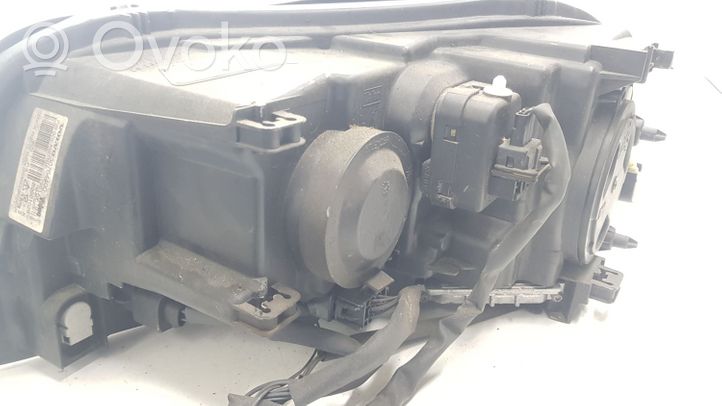 Volvo XC90 Lampa przednia 30764400