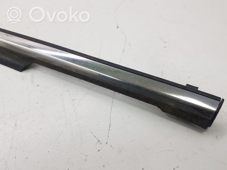 Toyota Avensis T250 Rivestimento modanatura del vetro della portiera anteriore 