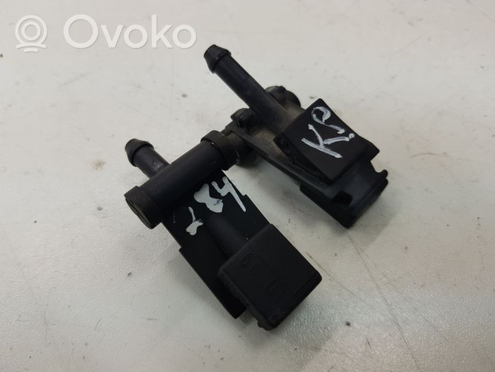 Volkswagen New Beetle Windshield washer spray nozzle 3B0955985