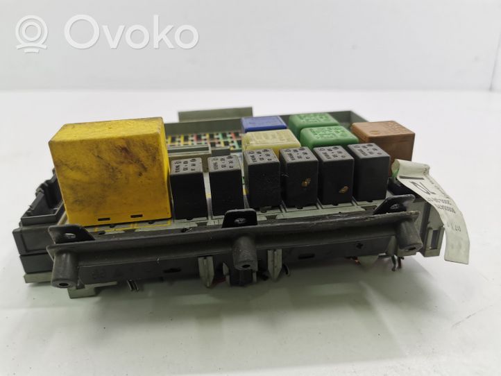 Opel Vectra B Module de fusibles 90505470