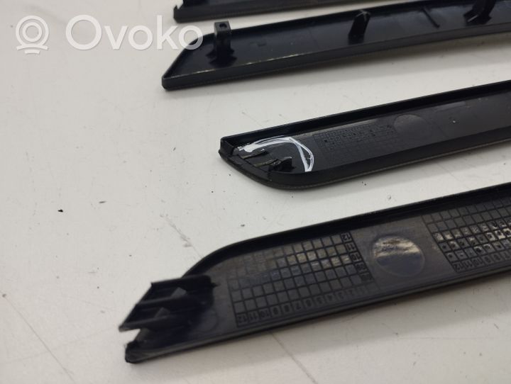 Volkswagen Golf V Set di rivestimento del pannello della portiera 1K4867440