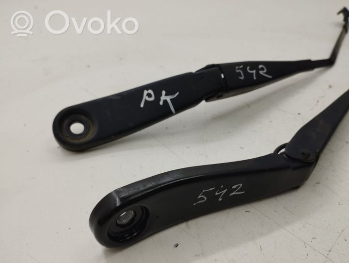 Volvo S60 Priekinio stiklo valytuvų kojelė 30753508