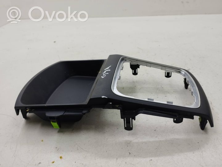 Hyundai i30 Rivestimento in plastica cornice della leva del cambio 84650A69004X